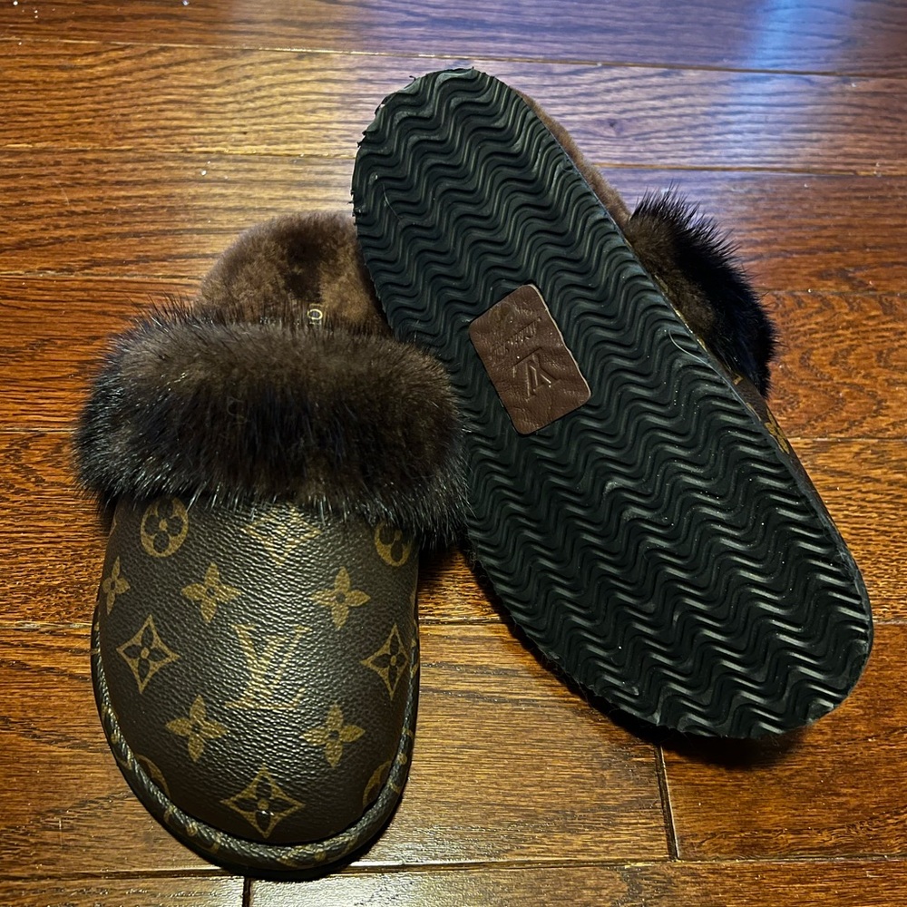 Luxury Monogram Fur Slippers - Picture 7 of 7